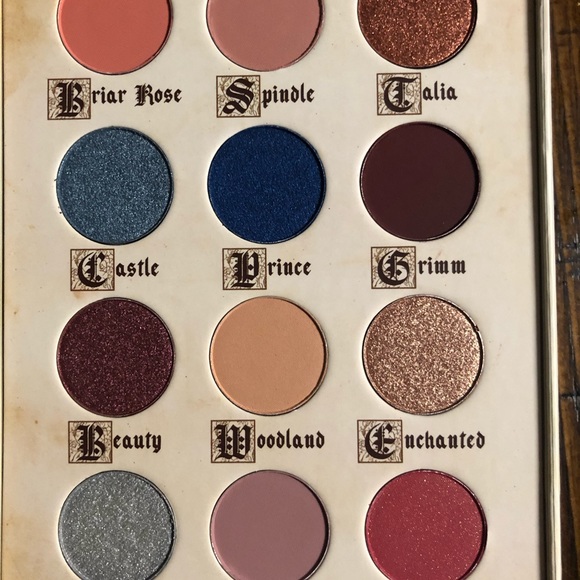 Eyeshadow storybook palette - Picture 4 of 5